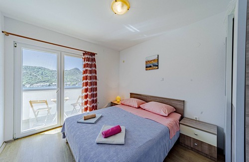Zaklopatica Apartment | Two bedroom apartment with balcony and sea view Zaklopatica, Lastovo (A-12452-b)