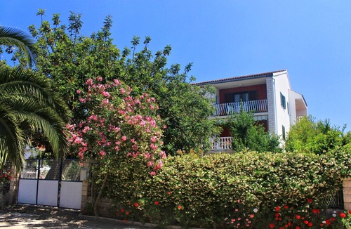 Loviste Apartment | Two bedroom apartment with terrace Lovište, Pelješac (A-10182-d)
