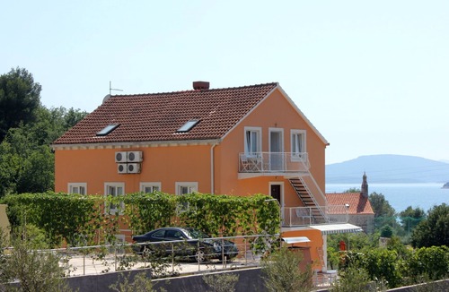 Slano Apartment | Two bedroom apartment with terrace and sea view Slano, Dubrovnik (A-3184-b)