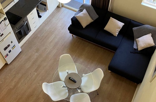Kangaroo Point Apartment | Two Bedroom, Two Bathroom Loft Style - Free Wifi & Parking