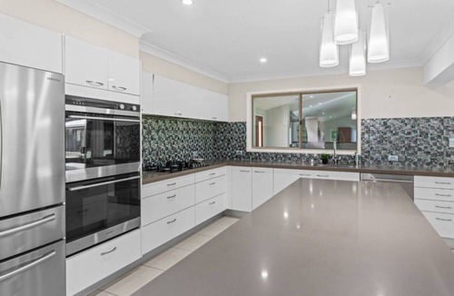 Capalaba House | Ultimate 5BR Luxury Estate Family & Group Haven