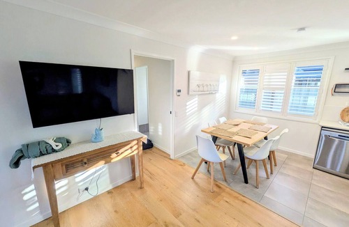 Umina Beach House | Umina beach retreat. Walk to Shore.3BR. Fire pit.Netflix