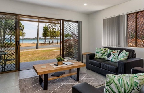 Bongaree Apartment | Uninterruped Waterviews