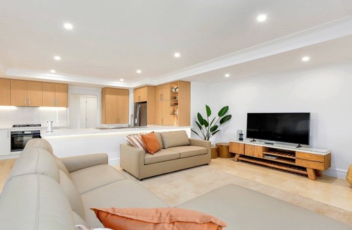 Terrigal House | Unit 2 - 3 Bedroom Part Ocean View