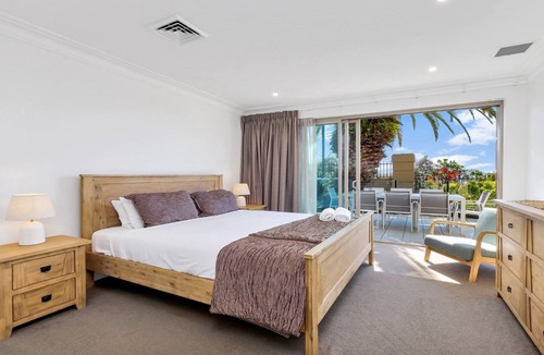 Terrigal House | Unit 2 - 3 Bedroom Part Ocean View