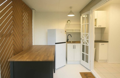 Newtown House | Urban Getaway Whole Home - 6BR/5BA, Sauna, Ipswich
