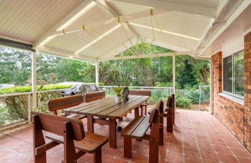 Dapto House | Urban Tranquility ~ The perfect family getaway nestled in Dapto!