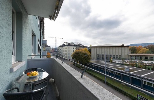 Hottingen Apartment | Very spacious studio / city center (Parkview 4)