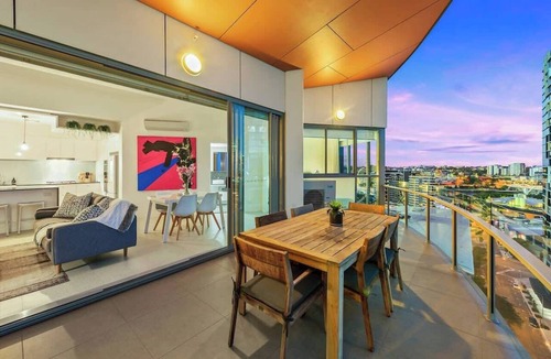 South Brisbane Apartment | View from the Top ~ 2Bed, 2Bath, 2Parking, Balcony