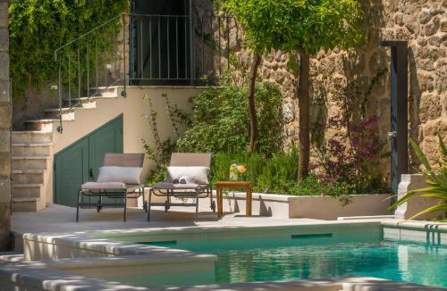 Pile Villa | Villa Flores Garden