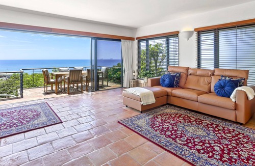Sunshine Beach Apartment | Villa with Panoramic Ocean Views