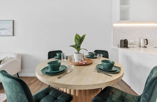 Woolloongabba Apartment | Walk to The Gabba | Stylish with Rooftop Views