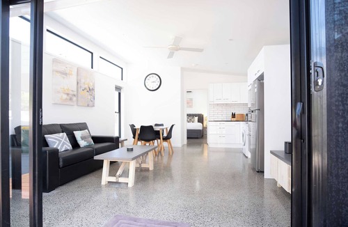 Warana House | Warana Abode - Pool, Studio, PF, Walk to Beach