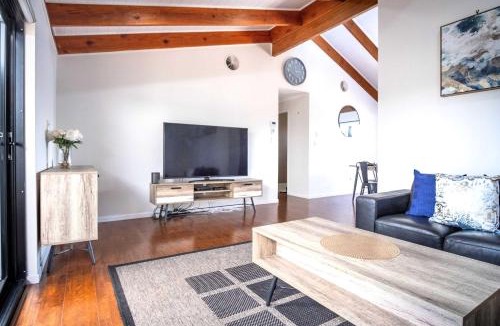 Warana House | Warana Abode - Pool, Studio, PF, Walk to Beach