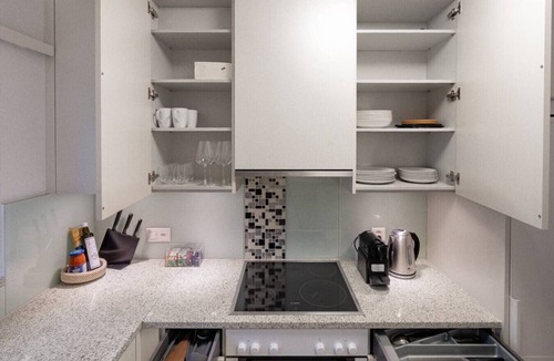 Horgen District Apartment | Warm, cosy 2-BR with balcony & parking · Kilchberg