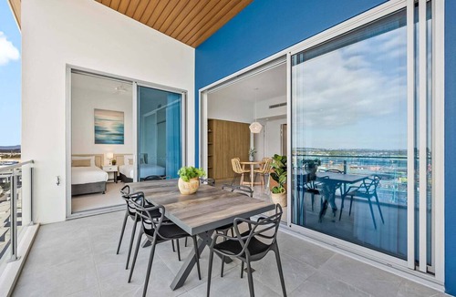 Bokarina Apartment | Waterfront 2-Bed Oasis - Pool, Steam, Jacuzzi, Gym