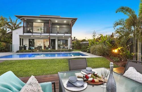 Buddina House | WATERFRONT HOME BORDERING MOOLOOLABA