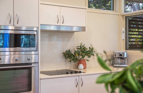 Pearl Beach House | Waters Edge by HolidayCo.