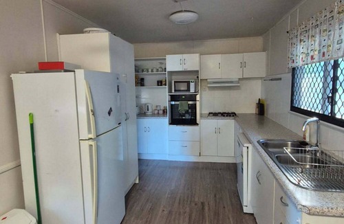 Vincent House | Welcome to Vincent Villa - Private 5 Bedroom Home in Vincent. Aircon, Wifi, Pool