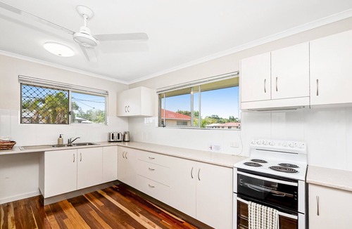 Aitkenvale Apartment | Welcoming 3 BR Townsville Home - Fenced Yard & BBQ