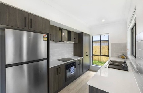 Browns Plains House | Well-decorated 5BR Family home