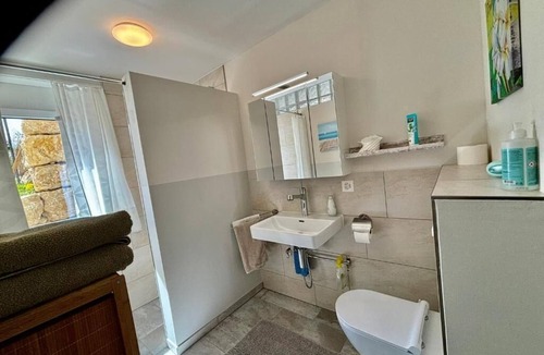 Zullwil Bed & Breakfast | West-Side doubleroom + Singlebed/shower WC/outside veranda/Castel & Garden view
