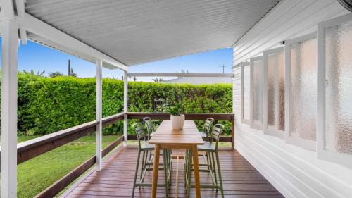 Newell House | White Cockatoo Beachfront Cottage