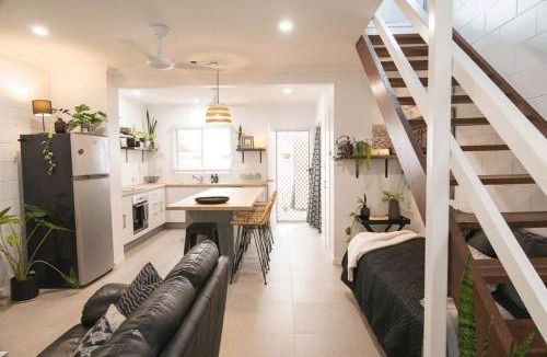 Cannonvale Apartment | Whitsunday Pandanus-Stylish 2 bedroom townhouse in quiet location