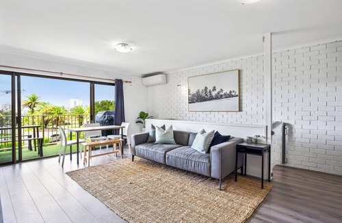 Alexandra Headland Apartment | Windarra Alex Headland Family Stay