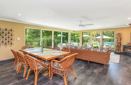 Macmasters Beach Cabin | Wirreanda Retreat - Acreage by HolidayCo.
