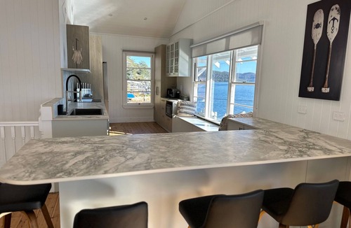 Little Wobby House | Wobby Waters! Waterfront Escape at Little Wobby on the Hawkesbury River sleeps 8