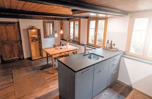 Innertkirchen Villa | Wonderful villa for 2 guests with WIFI, TV, patio and panoramic view