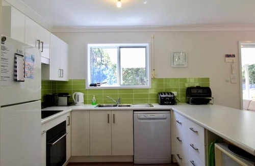 Wrights Beach House | Wrights Beach Bungalow by Book Jervis Bay - Walking Distance TO THE Water