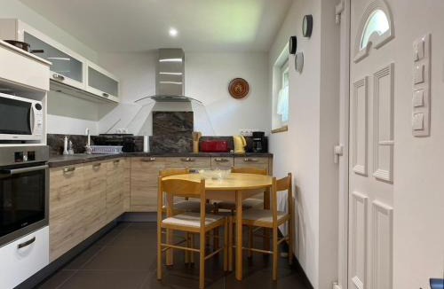 Istvantelek Apartment | Zsuzsa House apartment