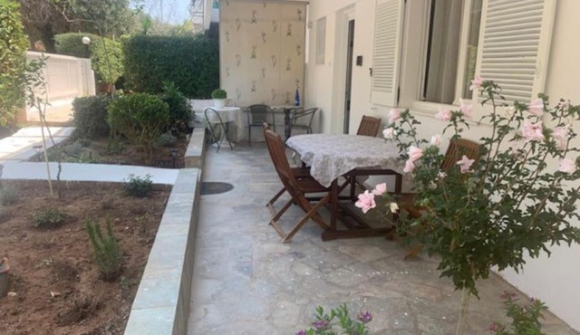 Παραθαλάσσιο στούντιο με κήπο