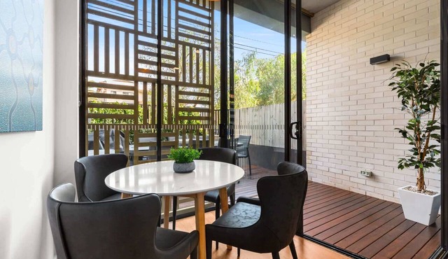 1-Bed Unit with Alfresco Dining and BBQ