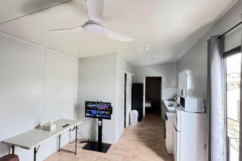 2 Bed room House with 2 AC and Free Parking