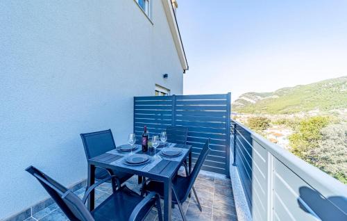 2 Bedroom Beautiful Apartment In Zuljana in Žuljana