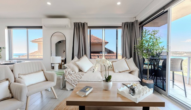 2 Bedroom Ocean Views & Walk to Freshwater & Manly