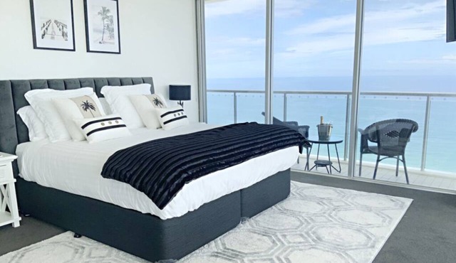 2 Level 3 bedroom luxury apartment with 180 degree views