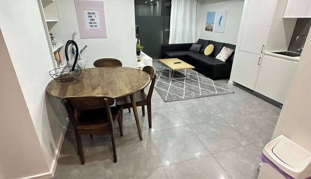 2BD Apt with Large Courtyard near The Star Casino
