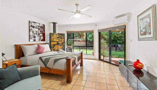 2BR Oasis w/Shared Pool | Daisy Hill Escape