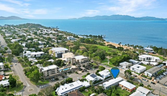 2Br - Walk to Beach and Dining
