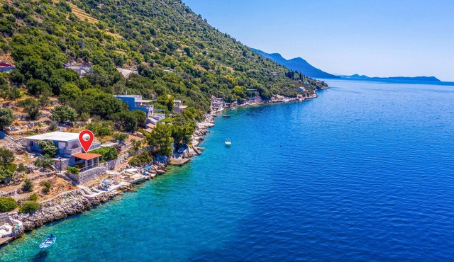3 bedroom beach front home in Slano