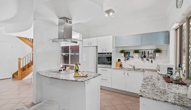 3BR Bulimba Family Retreat