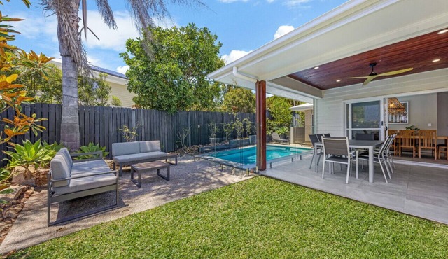 4 Bedroom 2 Bath Pet Friendly Holiday House