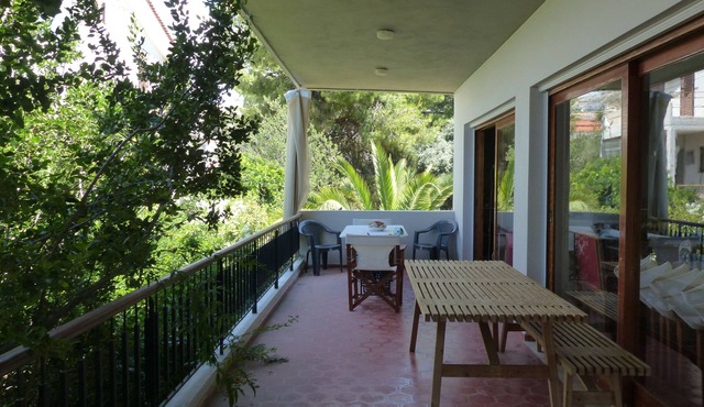A Traditional Villa IN Saronida Near THE SEA