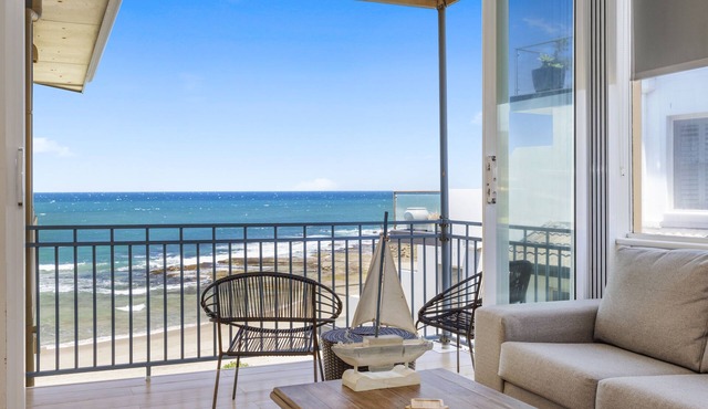 Absolute Beach front @ The Entrance