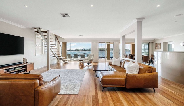Absolute Waterfront | Pool, Heated Spa, Sleeps 10.