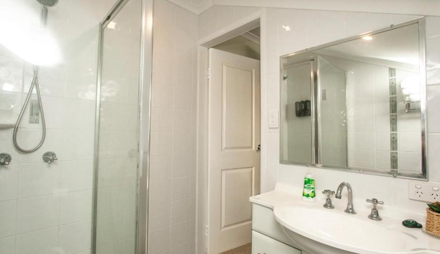 Ainslie Manor Guest House